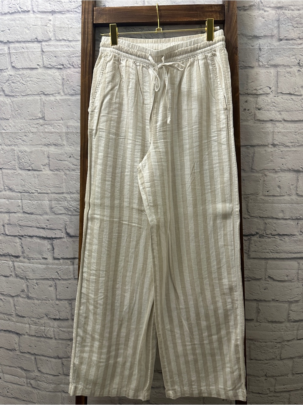 H&M Men's Cream and White Striped Drawstring Joggers